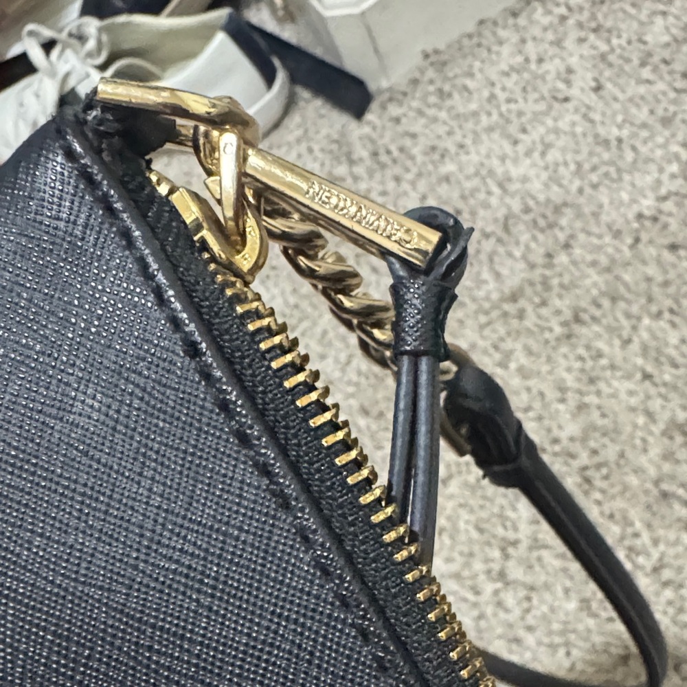 Calvin Klein Black Crossbody Bag Wristlet Gold Chain Strap Small Minimalist - Picture 7 of 13